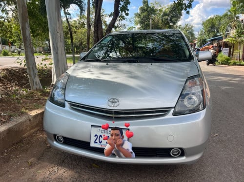 Pruis 2006 HF នៅអេមណាស់
