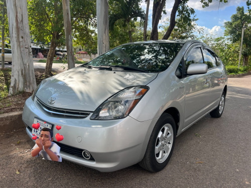 Pruis 2006 HF នៅអេមណាស់