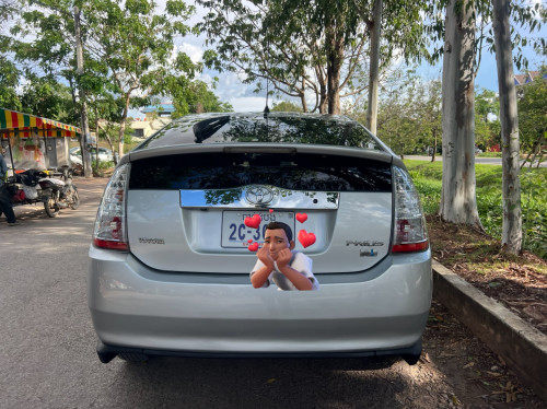 Pruis 2006 HF នៅអេមណាស់