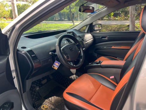 Pruis 2006 HF នៅអេមណាស់