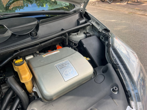 Pruis 2006 HF នៅអេមណាស់