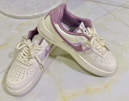 Resell-shoes brand Nike Air