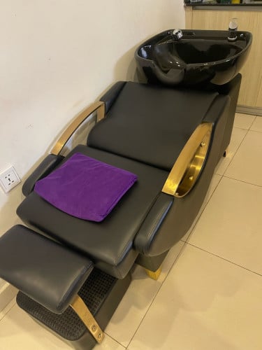 Salon bed