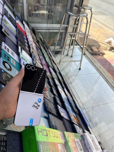 Samsung Zflip6 5g(12g+256g)99%ក្រុមហ៊ុន