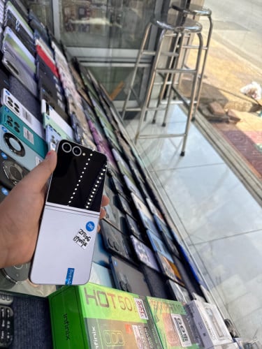 Samsung Zflip6 5g(12g+256g)99%ក្រុមហ៊ុន