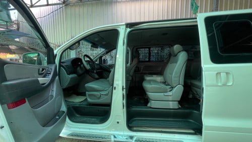 Starex CVX 2010