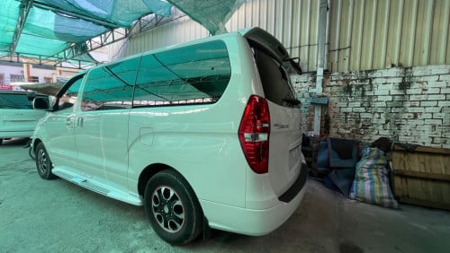Starex CVX 2010