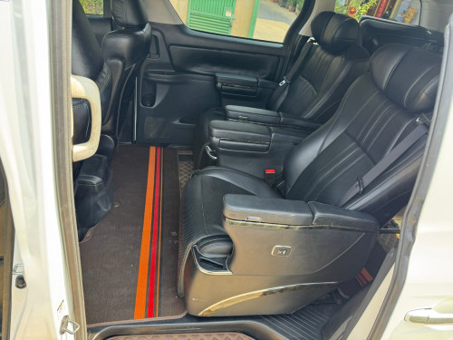Toyota alphard 2010