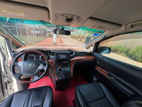 Toyota alphard 2010
