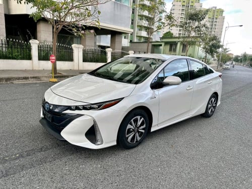 Toyota Prius Prime 2017 full Premium​ ខាងក្នុងខ្មៅ​ ពូកស្បែកសុីន កៅអុីចុច អត់ច្រេះ ប្រើនៅTexas