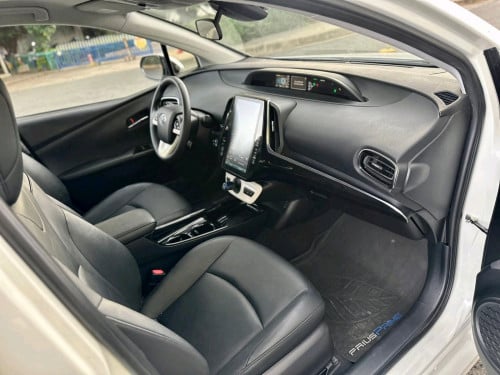 Toyota Prius Prime 2017 full Premium​ ខាងក្នុងខ្មៅ​ ពូកស្បែកសុីន កៅអុីចុច អត់ច្រេះ ប្រើនៅTexas