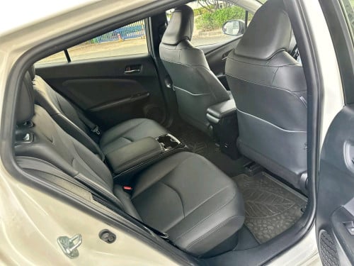 Toyota Prius Prime 2017 full Premium​ ខាងក្នុងខ្មៅ​ ពូកស្បែកសុីន កៅអុីចុច អត់ច្រេះ ប្រើនៅTexas