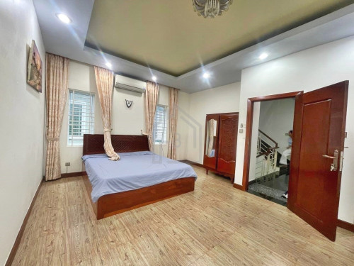 Twin Villa 3 Bedrooms for RENT near CHIP MONG Mall 271_Boeng Tompoun