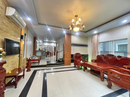 Twin Villa 3 Bedrooms for RENT near CHIP MONG Mall 271_Boeng Tompoun