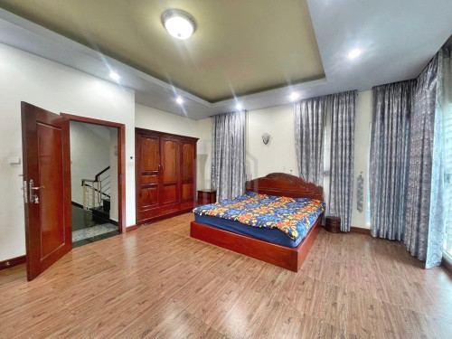 Twin Villa 3 Bedrooms for RENT near CHIP MONG Mall 271_Boeng Tompoun