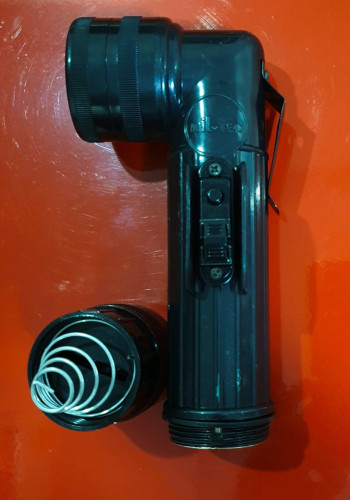 Water-resistant camping torch light/flash light with different colourfilters, L-shape rugged