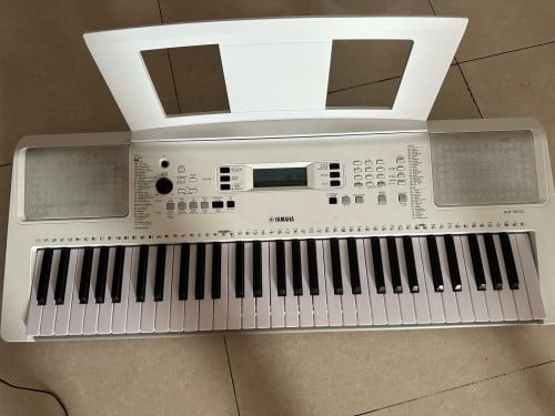 Yamaha EZ-300 Keyboard — Used, Excellent Condition