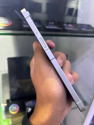 Zflip 6 12G 256G 99%Green​389$