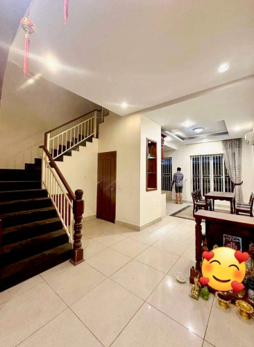 វិឡាសំរាបលក់បន្ទាន់ ក្នុងបុរីភ្នំពេញថ្មីផ្លូវទ្រុងមាន់ ជាប់ក្រសួងកិច្ចការនារី