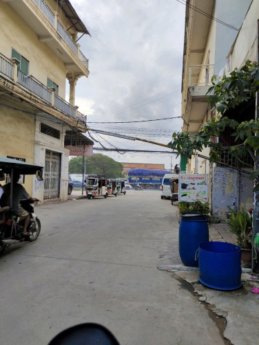 ផ្ទះលក់ពីរល្វែង