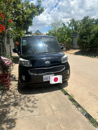 ឡានស្អាតអត់ច្រេះ​ បុក​ ប៉ះ