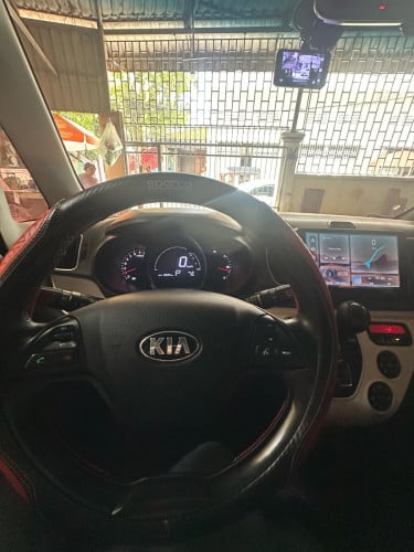 ឡានស្អាតអត់ច្រេះ​ បុក​ ប៉ះ