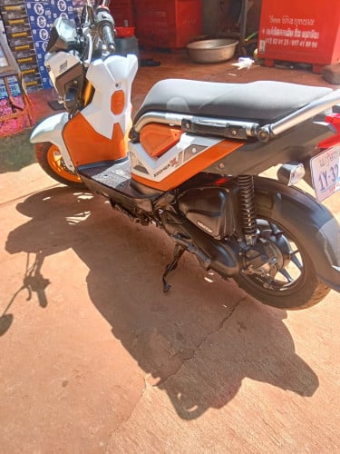 ម៉ូតូលក់ប្រញាប់លុយ