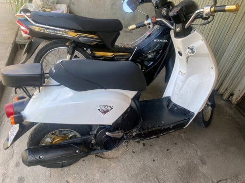 លក់ម៉ូតូធូដេ016តម្លៃ300ចចាមានកាតគ្រីម៉ាសុីនតាន់សានុំឃ្លាំងមិនដែរប៉ះសោរ