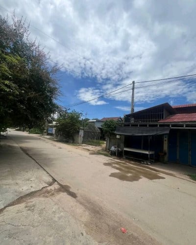 ដីលក់បន្ទាន់ តំលៃ: 100,000$ ទំហំដី: 11*48m