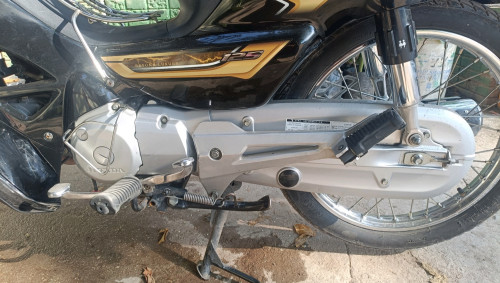 ម៉ូតូលក់ 1680$ចចារ