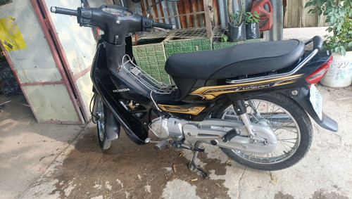 ម៉ូតូលក់ 1680$ចចារ