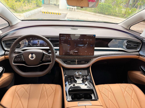 រថយន្តមួយទឹក DENZA D9 DM-I AWD 2025 ថ្មីស្អាតមួយជុំ បើកបាន3000km