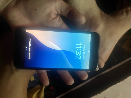 មានiPhone SEសុំនុំសុីនតម្លៃ40$ 64G តេលេក្រាម0964915492