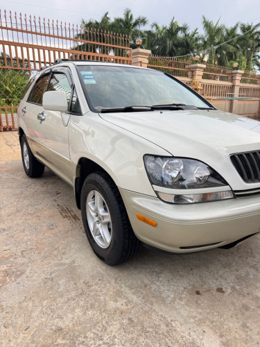 ចង់លក់ Rx300 ឆ្នាំ00 ប៉ុង1 ម្ញែត MC ឡានស្អាត