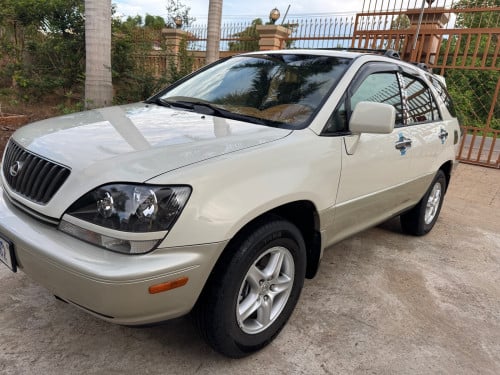 ចង់លក់ Rx300 ឆ្នាំ00 ប៉ុង1 ម្ញែត MC ឡានស្អាត