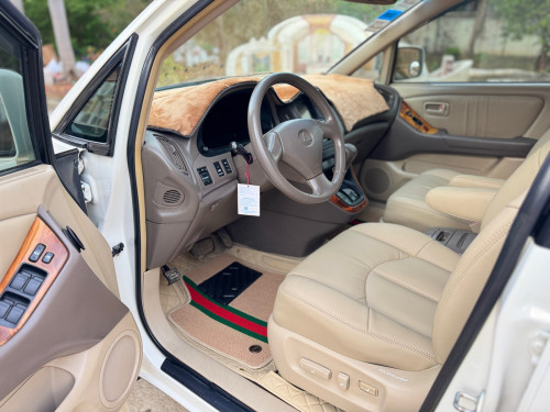 ចង់លក់ Rx300 ឆ្នាំ00 ប៉ុង1 ម្ញែត MC ឡានស្អាត