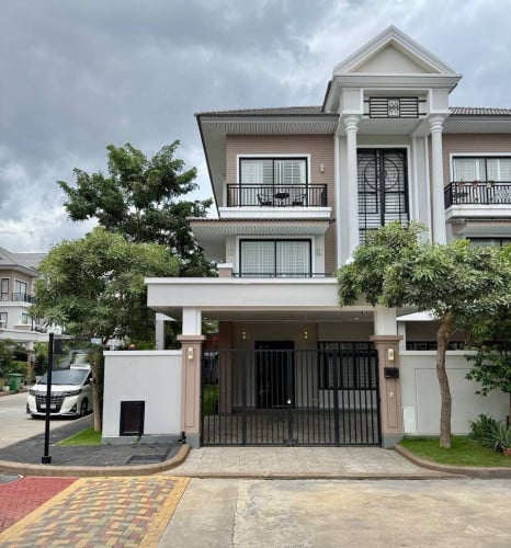 វីឡាភ្លោះកែងTA សម្រាប់ជួល | Villa Twin (TA) for Rent
