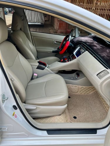 ត្រូវការលក់Toyota Prius 2012 option 2លេងម៉ាញ៉េinterruptហើយ យ៉ាន់option 5