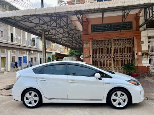 ត្រូវការលក់Toyota Prius 2012 option 2លេងម៉ាញ៉េinterruptហើយ យ៉ាន់option 5