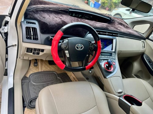 ត្រូវការលក់Toyota Prius 2012 option 2លេងម៉ាញ៉េinterruptហើយ យ៉ាន់option 5