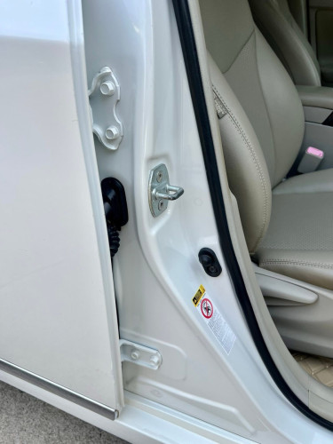 ត្រូវការលក់Toyota Prius 2012 option 2លេងម៉ាញ៉េinterruptហើយ យ៉ាន់option 5