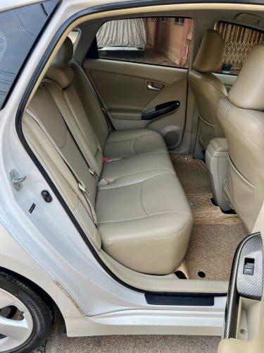 ត្រូវការលក់Toyota Prius 2012 option 2លេងម៉ាញ៉េinterruptហើយ យ៉ាន់option 5