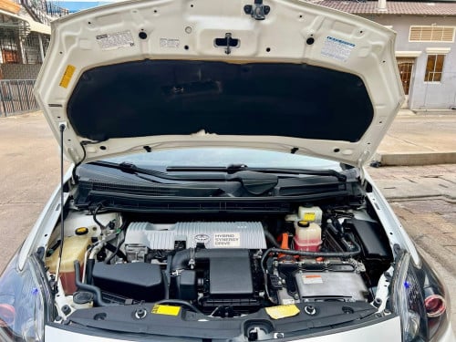 ត្រូវការលក់Toyota Prius 2012 option 2លេងម៉ាញ៉េinterruptហើយ យ៉ាន់option 5