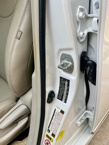 ត្រូវការលក់Toyota Prius 2012 option 2លេងម៉ាញ៉េinterruptហើយ យ៉ាន់option 5