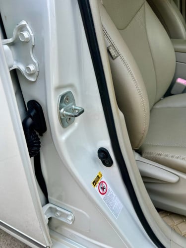 ត្រូវការលក់Toyota Prius 2012 option 2លេងម៉ាញ៉េinterruptហើយ យ៉ាន់option 5