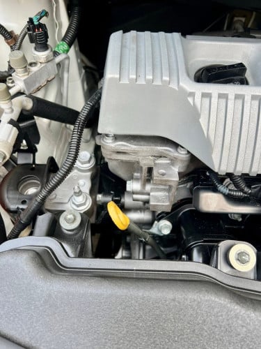 ត្រូវការលក់Toyota Prius 2012 option 2លេងម៉ាញ៉េinterruptហើយ យ៉ាន់option 5