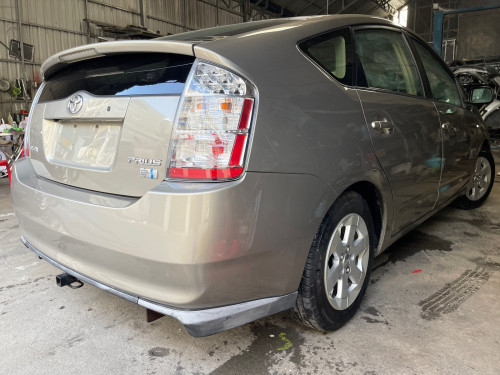 ឡានលក់​ ទឹកថ្នាំសុីនមួយជុំ​ បងៗ​ TOYOTA Pruis  09  ពណ៌​ស្ករ​ សន្លឹក​ពន្ធ​ថ្មី​