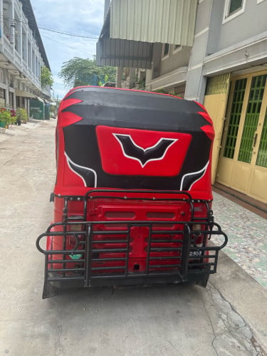 018 មាសុីនស្រួលជិះស្រួលបេីកទឹកថ្នាំស្អាតមាជុំ តម្លៃ870$ចចារ