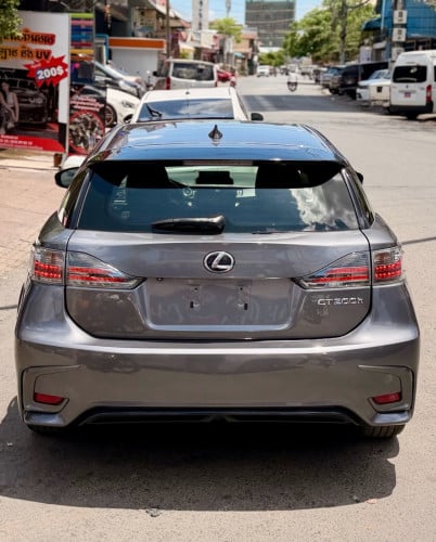 2014 CT200h full premium