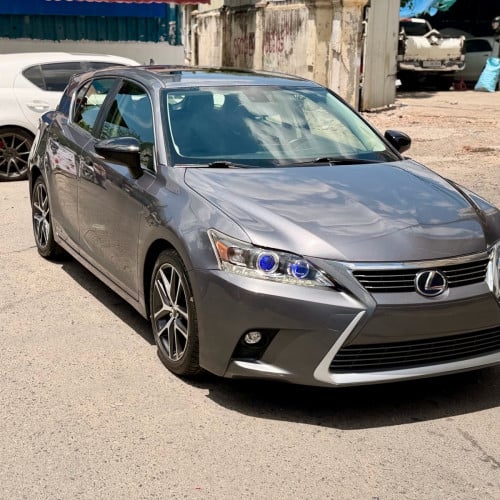 2014 CT200h full premium